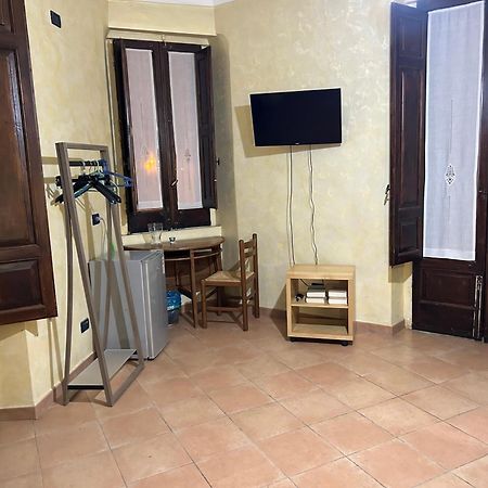 B&B L'Angolo Sulla Piazza Mirabella Imbaccari Εξωτερικό φωτογραφία